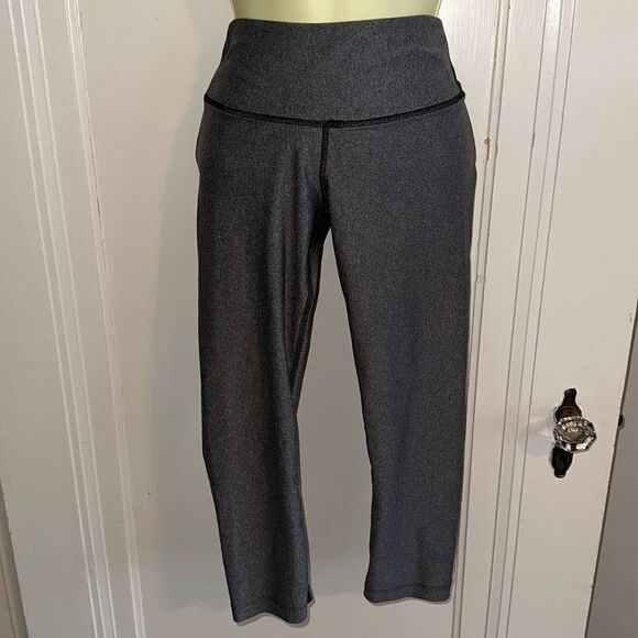 OC gray polyester/elastane low rise Capri exercise leggings - Picture 1 of 5